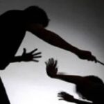 पत्नी झाड़ू लगा रही थी, पति की नींद खो गई, यह जल्दी हो गई