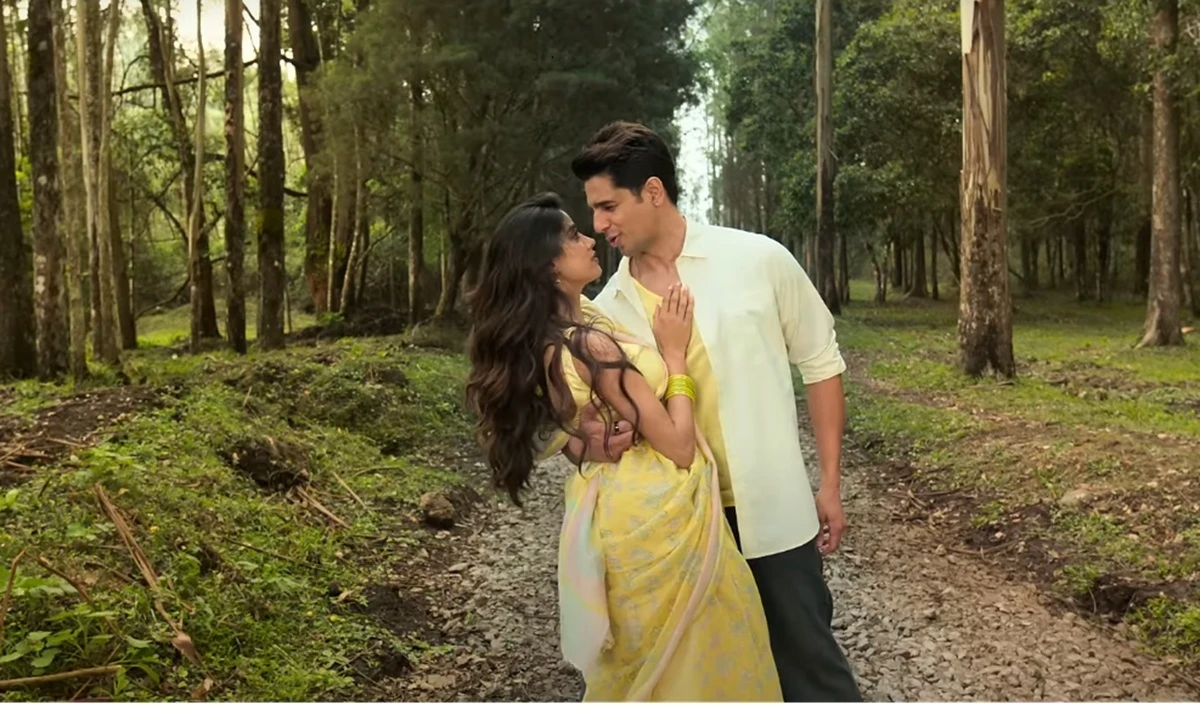 परम सुंदारी फर्स्ट लुक | दक्षिण मीट नॉर्थ लव स्टोरी ऑफ़ जान्हवी कपूर और सिद्धार्थ मल्होत्रा