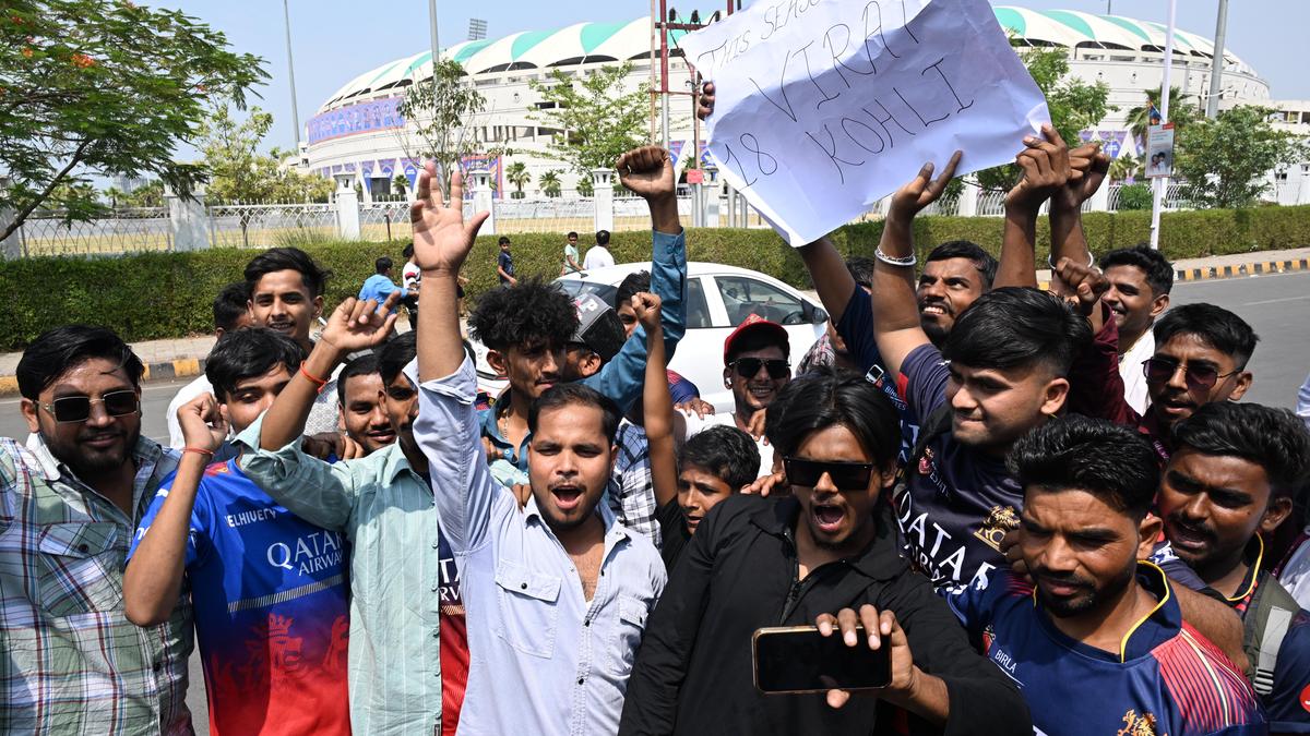 प्रशंसक आईपीएल विराम शोक करते हैं, लेकिन राष्ट्र के साथ खड़े हैं