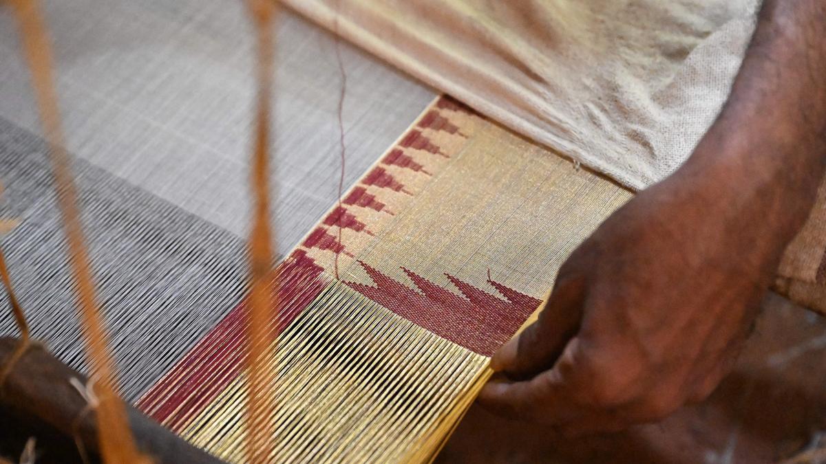 फ्रेम में | एक शहर जो सोना बुनता है