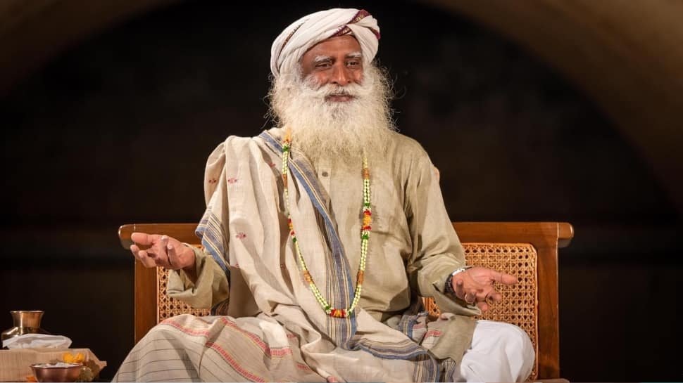 बुद्ध पूर्णिमा 2025: साधगुरु ने बुद्ध जयंती के गहरे आध्यात्मिक महत्व का खुलासा किया