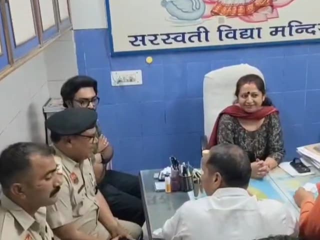 महिला शिक्षक ने स्कूल में छात्रों को कलमा सिखाया, घर आकर बच्चों की बात सुनी