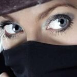 महिलाएं इसे मोबाइल पर मोबाइल पर करती हैं, फिर असली रंग दिखाती हैं और ...