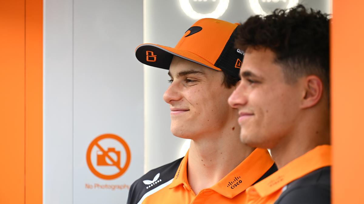 मैकलेरन पावर स्ट्रगल, फ्लेक्सिंग विंग्स, मैक्स टुमॉरो: प्रारंभिक एफ 1 चाय की पत्तियों को पढ़ना