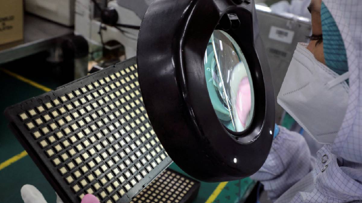 यूपी के ज्वार को 3,706 करोड़ रुपये एचसीएल-फॉक्सकॉन डिस्प्ले चिप मैन्युफैक्चरिंग प्लांट मिलता है