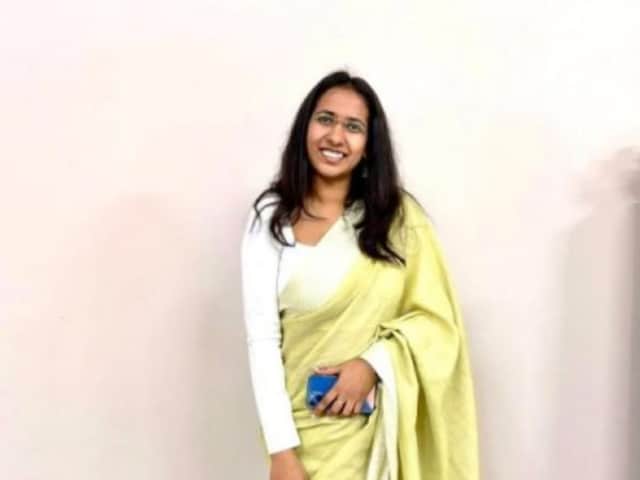 माँ आंगनवाड़ी कार्यकर्ता, बेटी यूपीएससी टॉपर बन गई, पिता 4 साल की उम्र में गुजर गए