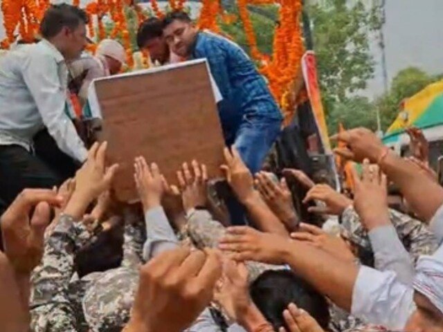 राजस्थान में बारिश में बदलाव, शहीद के शरीर को तिरछा यात्रा के साथ छोड़ दिया गया