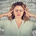 विशेषज्ञ एक तेजी से पुस्तक वाली दुनिया में तनाव का प्रबंधन करने के लिए अभिनव तरीके बताते हैं