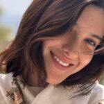 शनाया कपूर केक केक को काटता है क्योंकि वह शूजात सौदागर के जेसी सेटों को विदाई देता है