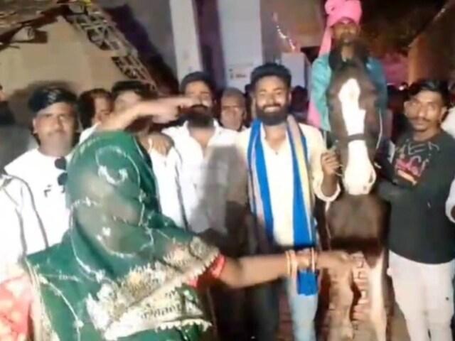 शादी में अनहोनी की संभावना थी, दूल्हे ने भारी पुलिस बल के बीच एक घोड़ी चढ़ गई