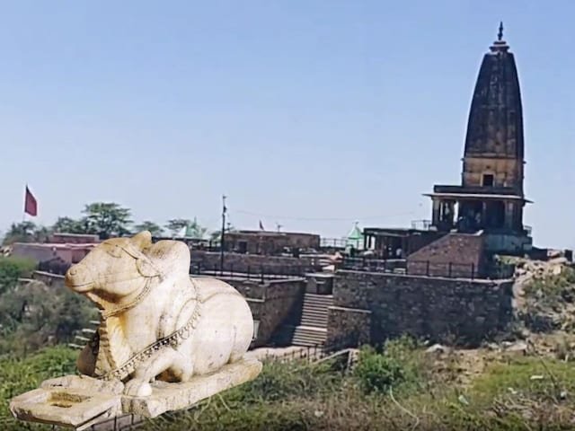 शिव मंदिर खटू श्याम के पास बनाया गया है, इच्छा पूरी हो जाती है जैसे ही नंदी कान में बोलती है, 600 साल की उम्र मूर्ति है