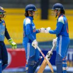 सदी के साथ सदी के साथ Smriti Sizzles SRI LANKA को महिलाओं के त्रि-राष्ट्र टूर्नामेंट जीतने के लिए रूट करता है