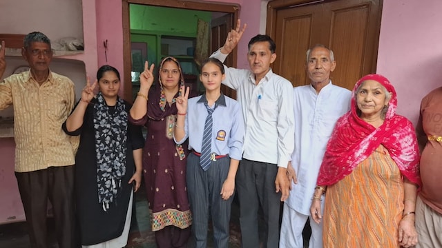 12 वें परिणाम: दूसरा टॉपर, क्लिनिक ऑपरेटर की बेटी, सोशल मीडिया पर क्या कहा गया?