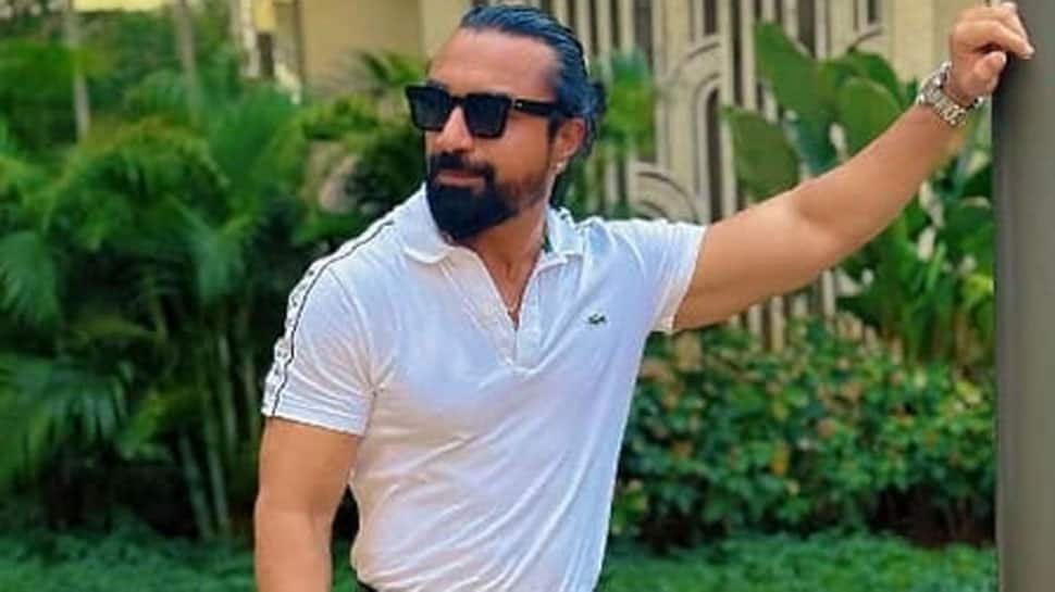 हाउस अरेस्ट होस्ट अजाज़ खान ने बलात्कार के लिए बुक किया, अभिनेत्री का दावा है कि उन्होंने ओटीटी शो में उनकी भूमिका का वादा किया था
