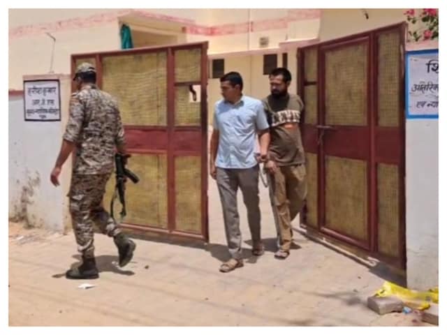 AK-47, बैंग-डिब्बा कॉलिंग, लॉरेंस गैंग का चुरू कनेक्शन! टोनी ने राज किया