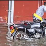 JHAJJHAM RAINS ने जयपुर में आपदा पैदा की, सड़कों पर भारी जलभराव जीवन को परेशान किया