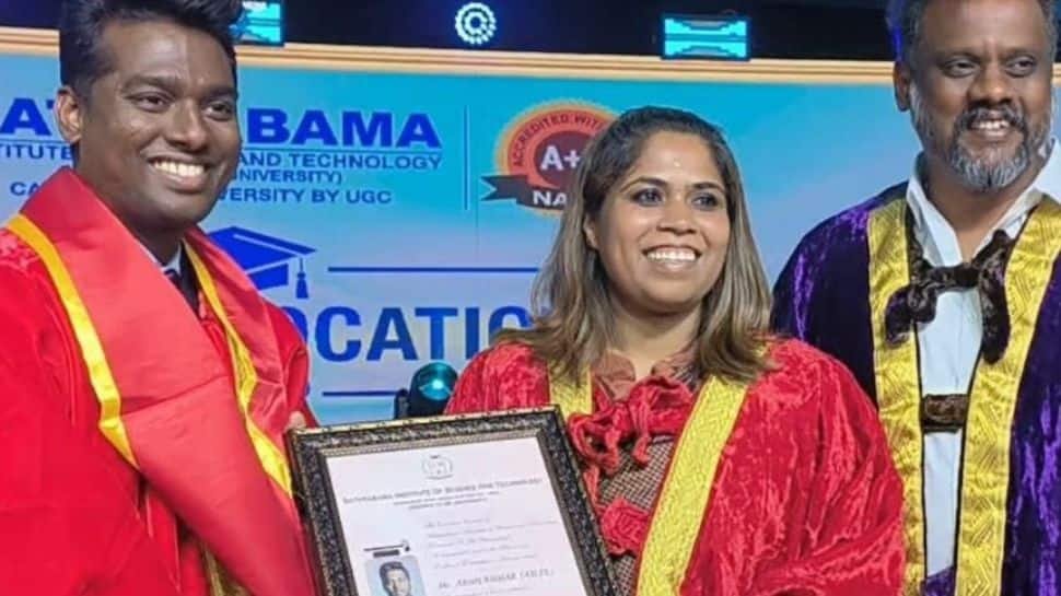 अल्लू अर्जुन ने प्रतिष्ठित डॉक्टरेट सम्मान पर निदेशक एटली को बधाई दी
