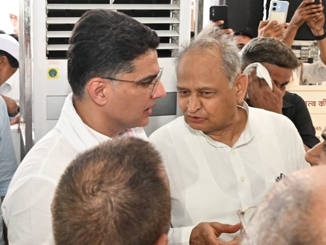 अशोक गेहलॉट सचिन पायलट के बीच संबंध की नई शुरुआत, क्या राजनीतिक गांठ हल हो गई है?