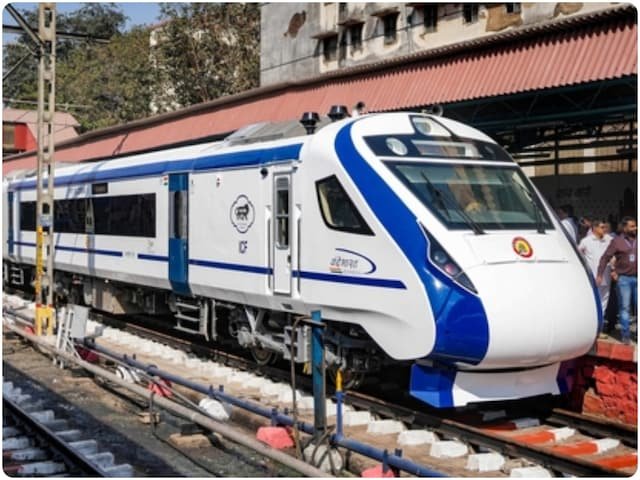 चेचर-भाई-भाई, वंदे प्यार में कूदकर भारत ट्रेन के सामने कूद गए