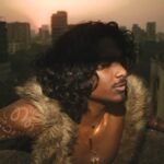 इंडी संगीतकार अपने ट्रैक 'कनमशी' पर अक्सोमेनियाक और एक कैरियर के रूप में संगीत का चयन करें