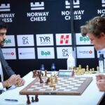 कार्ल्सन के खिलाफ गुकेश ब्लंडर्स के रूप में कार्लसन ने सातवीं बार नॉर्वे शतरंज का खिताब जीता