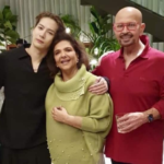 के-पॉप आइडल जैक्सन वांग का ऋतिक रोशन और परिवार से गर्मजोशी से स्वागत है, पिक देखें