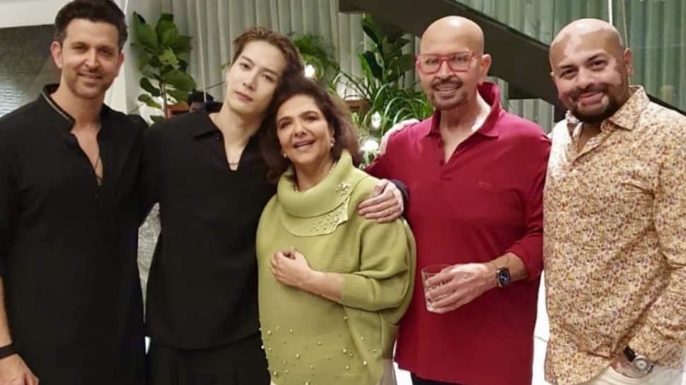 के-पॉप आइडल जैक्सन वांग का ऋतिक रोशन और परिवार से गर्मजोशी से स्वागत है, पिक देखें