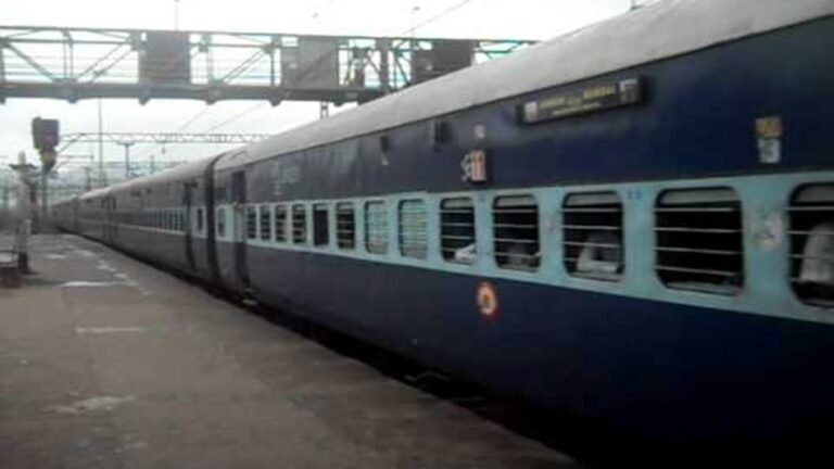 कैबिनेट ने झारखंड, कर्नाटक, आंध्र प्रदेश में 6,405 करोड़ रुपये की रेलवे दोहरीकरण परियोजनाओं को मंजूरी दी