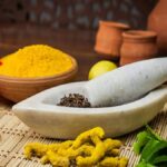 कोविड के दौरान प्रतिरक्षा को मजबूत करने के लिए रोजाना इन आयुर्वेद प्रथाओं का पालन करें