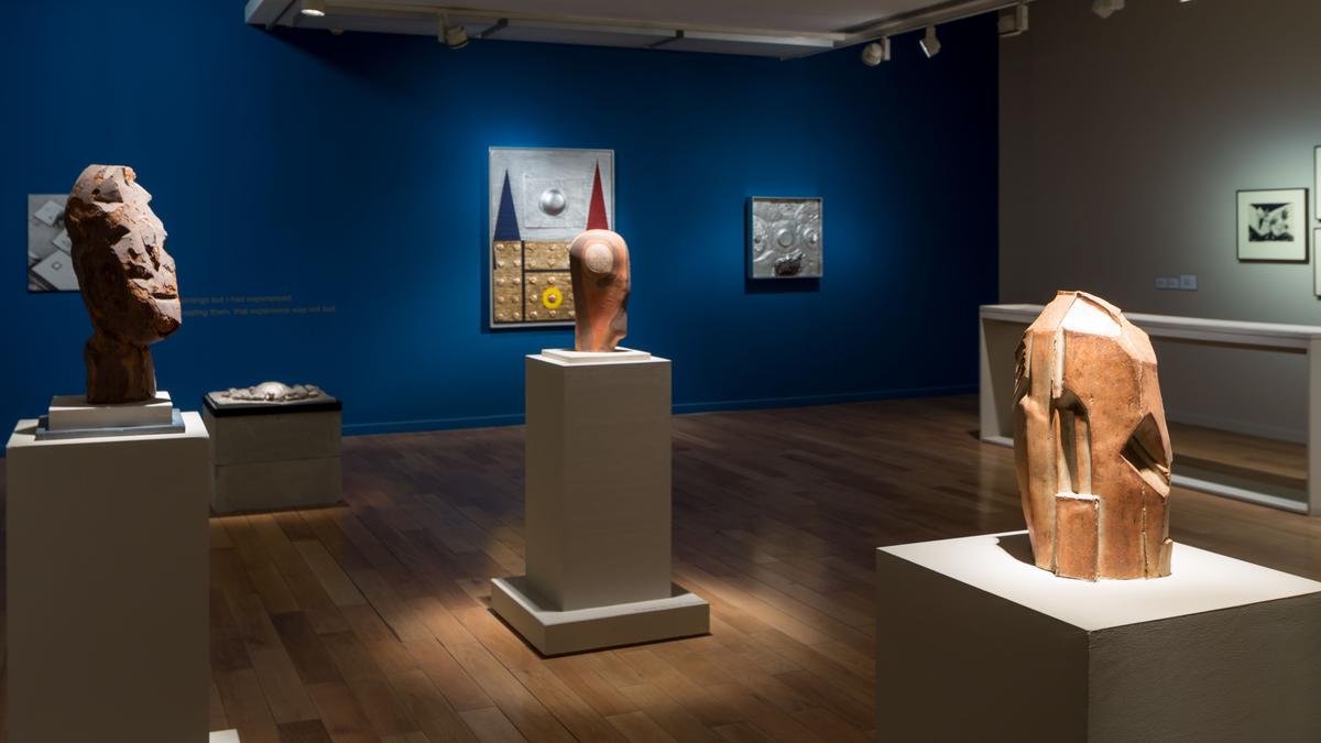 क्यों कई भारतीय दीर्घाएँ अब पुराने कलाकारों पर ध्यान केंद्रित कर रही हैं