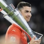 क्रिस्टियानो रोनाल्डो पुर्तगाल के राष्ट्र लीग ट्रायम्फ के बाद खुशी के आँसू बहाता है