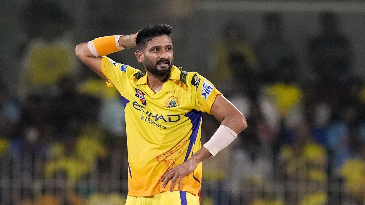 खलील अहमद रोथसे काउंटी चैम्पियनशिप और मेट्रो बैंक वन डे कप के लिए एसेक्स में शामिल होते हैं
