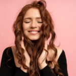 गंजे धब्बे के साथ संघर्ष? कैसे साबित युक्तियों और तेलों का उपयोग करके स्वाभाविक रूप से बालों को फिर से संगठित करने के लिए