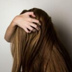 गर्मी का समय है! अपने स्ट्रैंड्स को हाइड्रेट और पोषण करने के लिए मौसम