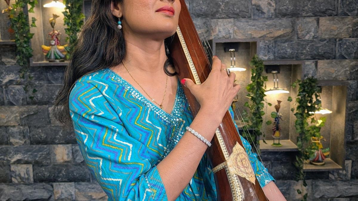 चारुलाथा मणि ठग लाइफ सॉन्ग में ओपेरा ट्रेडिशन से ट्रेमोलो तकनीक का उपयोग करती है