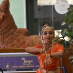 जब एक मॉल का अलिंद एक मंच में बदल गया