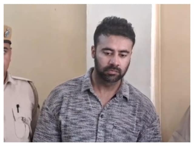 ख्वाजा ज़फ़र जिम में चिशती पर पकड़े गए, राज ने खोला और पुलिस स्टेशन पहुंचे