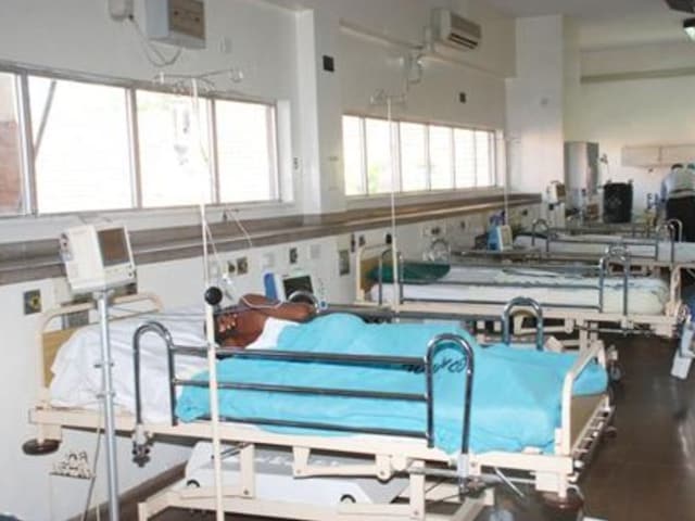 जिला अस्पताल में आक्रोश! एसी केवल शो-पीस, गर्मियों में यातना बन गया