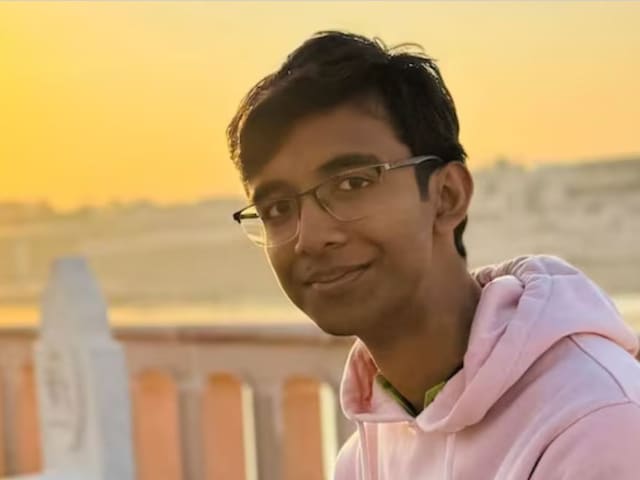 मदर-फादर डॉक्टर, फिर भी बेटा इंजीनियरिंग क्यों चुना, एक टॉपर बन गया!