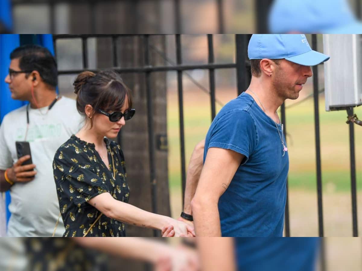 डकोटा जॉनसन क्रिस मार्टिन के साथ अपने ब्रेक-अप पर चुप रहती है