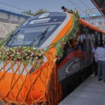 दूसरा वंदे भारत एक्सप्रेस शुक्रवार को गोरखपुर के लिए लॉन्च किया जाना है: चेक रूट, फुल शेड्यूल