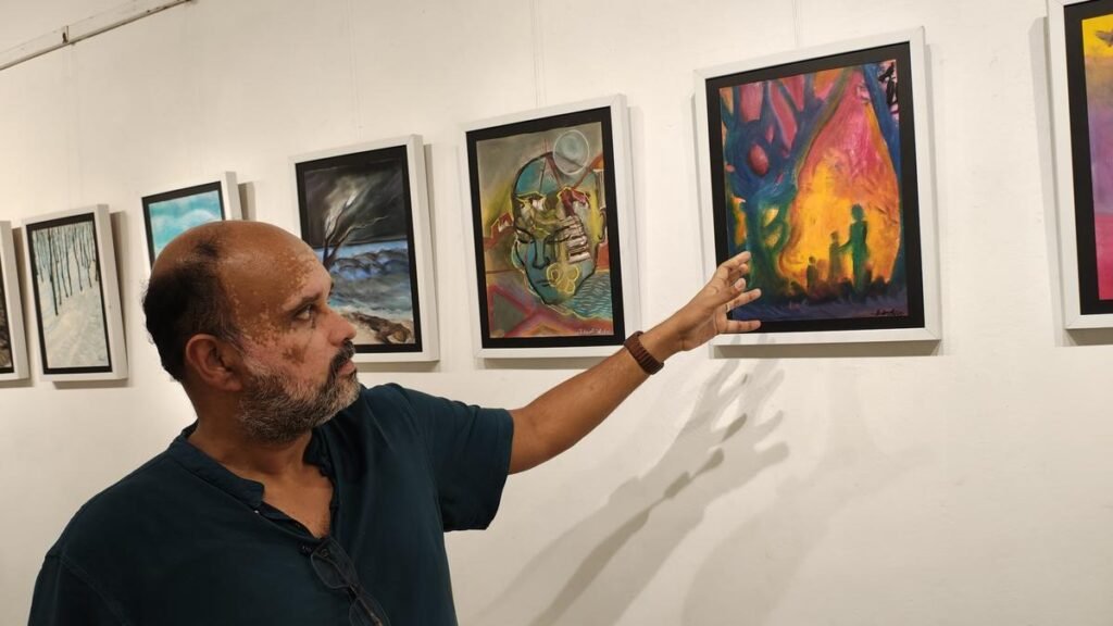 ध्यान, तिरुवनंतपुरम में एक कला प्रदर्शनी, विघटनकारी विज़न के रंगीन टुकड़ों का प्रदर्शन करता है