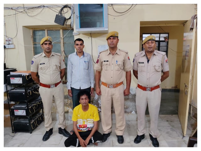 'नाटी चोर' एक साड़ी पहनकर छिपा हुआ था, औरत के कपड़ों में पकड़ा गया अपराधी