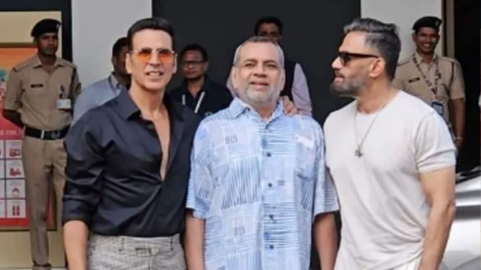 नेटिज़ेंस पेरेश रावल पर प्रतिक्रिया करते हैं, हेरा फेरि 3 पर लौटते हैं, इसे एक सस्ता पीआर स्टंट कहते हैं