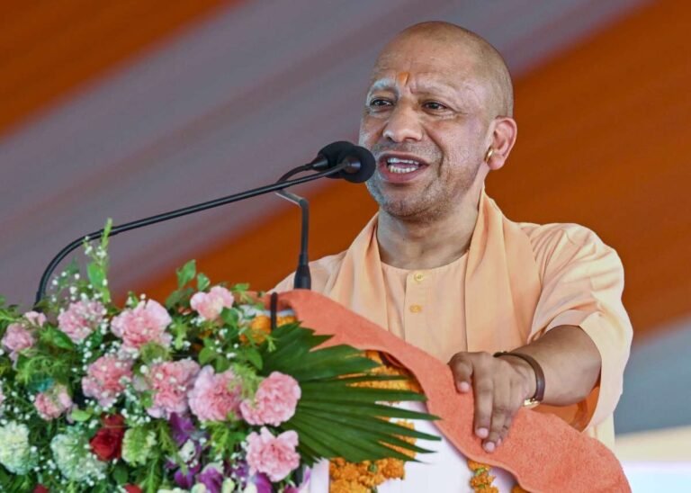 नोएडा फिल्म सिटी के लिए फाउंडेशन स्टोन जून के अंत में रखी गई थी, चरण 1 की लागत 1,500 करोड़ रुपये तक थी