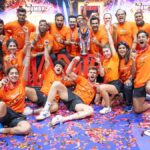 परम एक्शन और युवा भारतीय पैडलर्स द्वारा एक गोल्डन शो