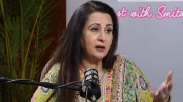 पूनम ढिल्लन तलाक के बाद जीवन के बारे में खुलता है और बॉलीवुड को एक एकल माँ के रूप में नेविगेट करता है