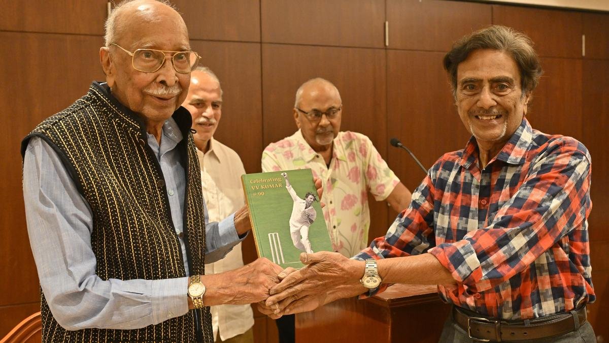 पूर्व क्रिकेटरों और व्यक्तित्वों से उपाख्यानों, श्रद्धांजलि और यादों के साथ वीवी कुमार के 90 वें जन्मदिन का जश्न मनाते हुए बुक लॉन्च।