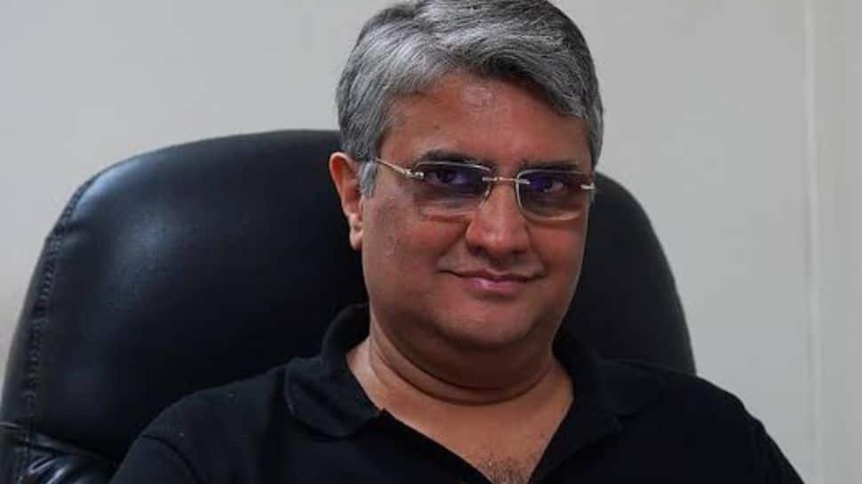 फिल्म निर्माता मनीष गुप्ता ने कथित रूप से चाकू से चाकू के साथ चाकू के साथ चाकू मारने के लिए बुक किया