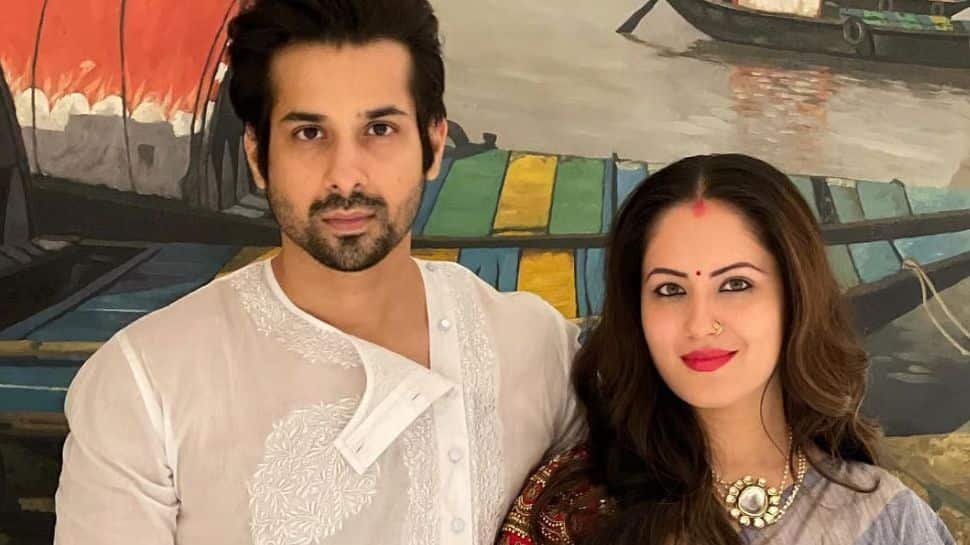 बंगाली फिल्म निर्माता श्याम सुंदर डे ने युगल पूजा बनर्जी, कुणाल वर्मा का अपहरण और 23 लाख रुपये का आरोप लगाया।